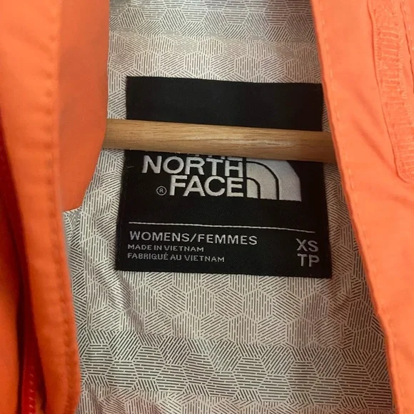 The North Face Women's Rain Jacket Size XS Color Coral Dry Vent - Picture 6 of 10